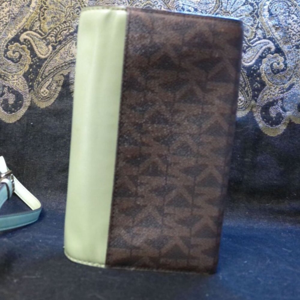 Michael Kors Jet Set Charm Crossbody Envelope Bag Small Aloe Green Preowned - Picture 3 of 6